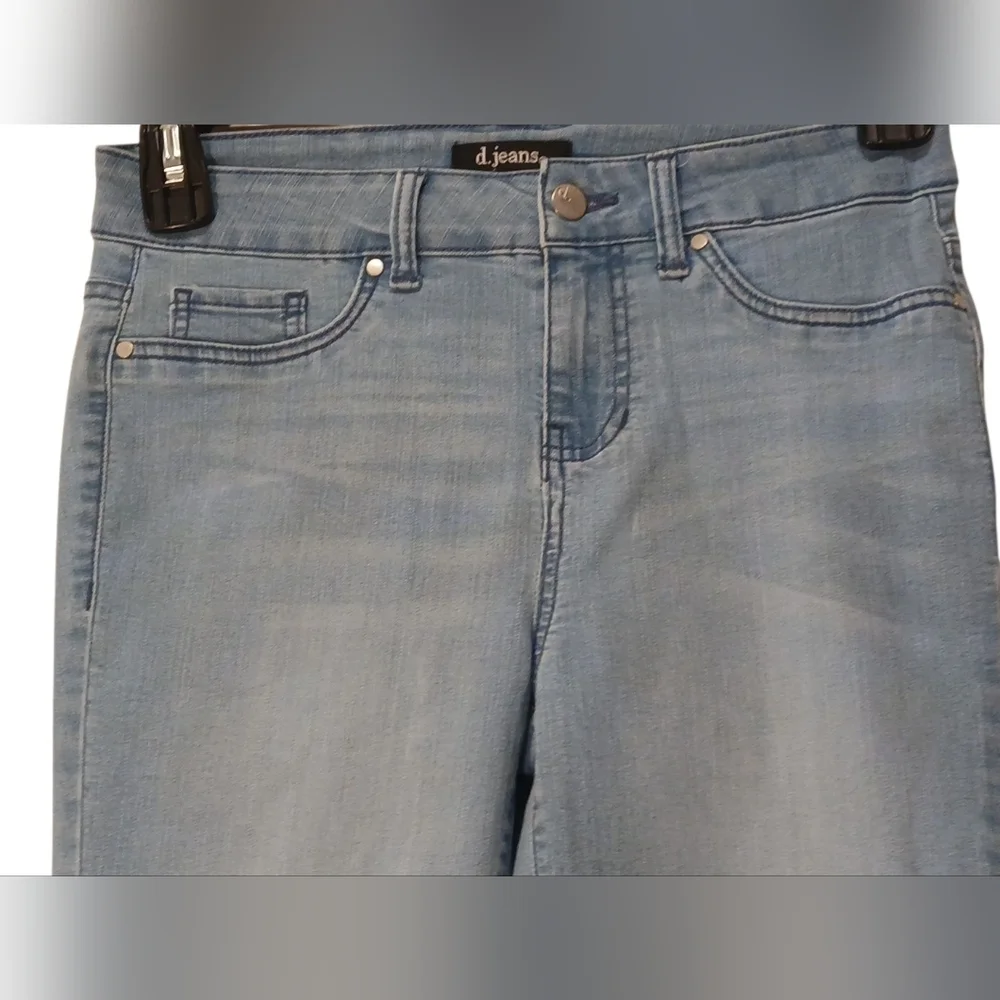 d. Jeans - Ladies Straight Leg Skinny Jeans, 5 Pocket Style, Size 4 - Picture 5 of 7